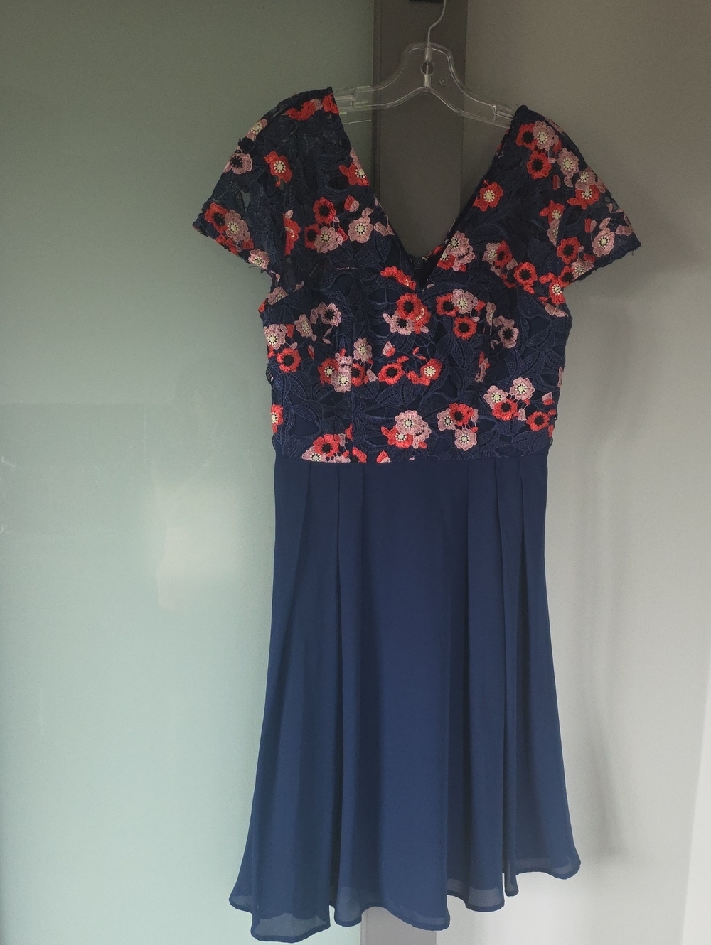 Chi Chi London Size 10 Fully Lined Midi V Neck Dress With Crocheted Lace Top